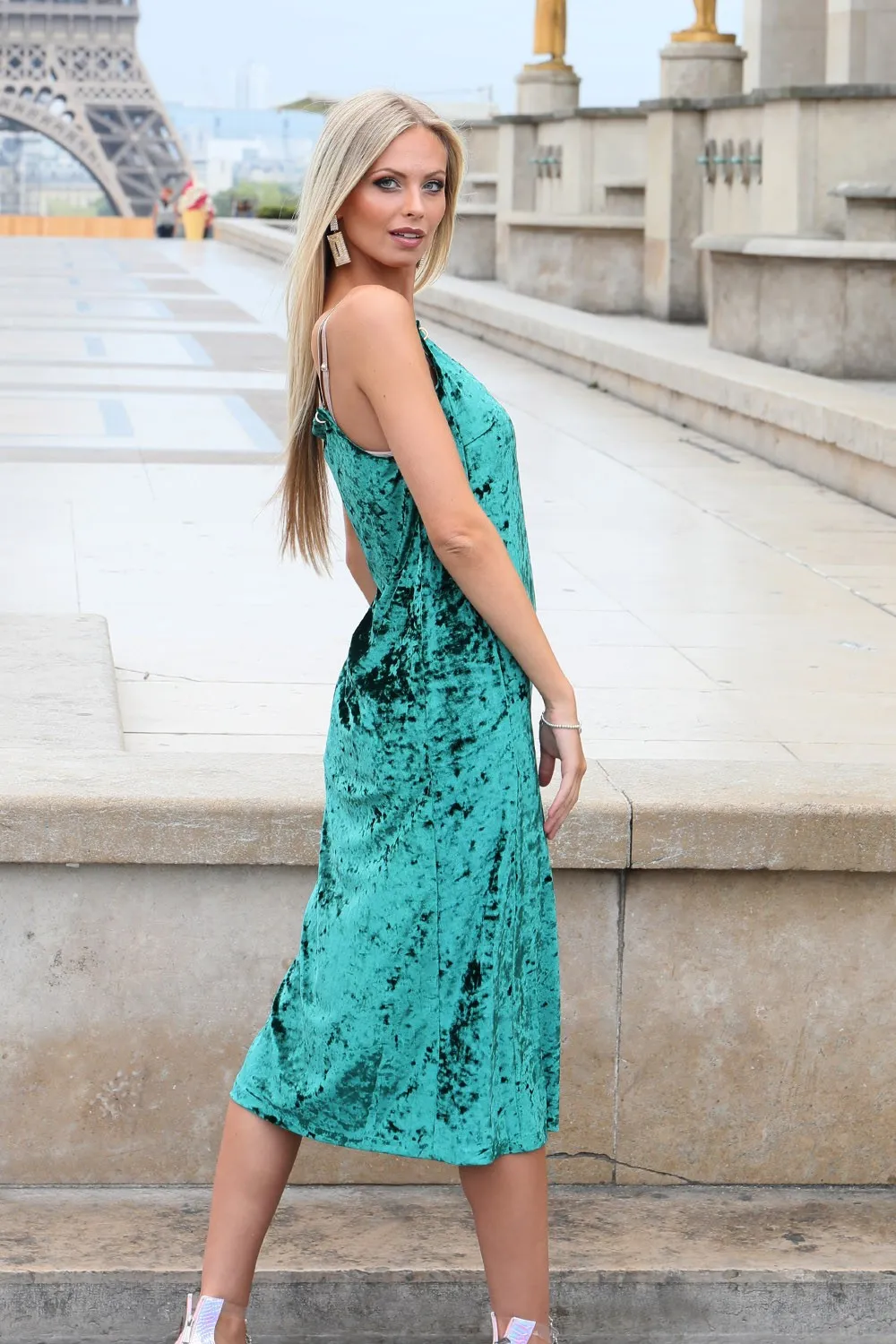 Vestido midi de terciopelo verde