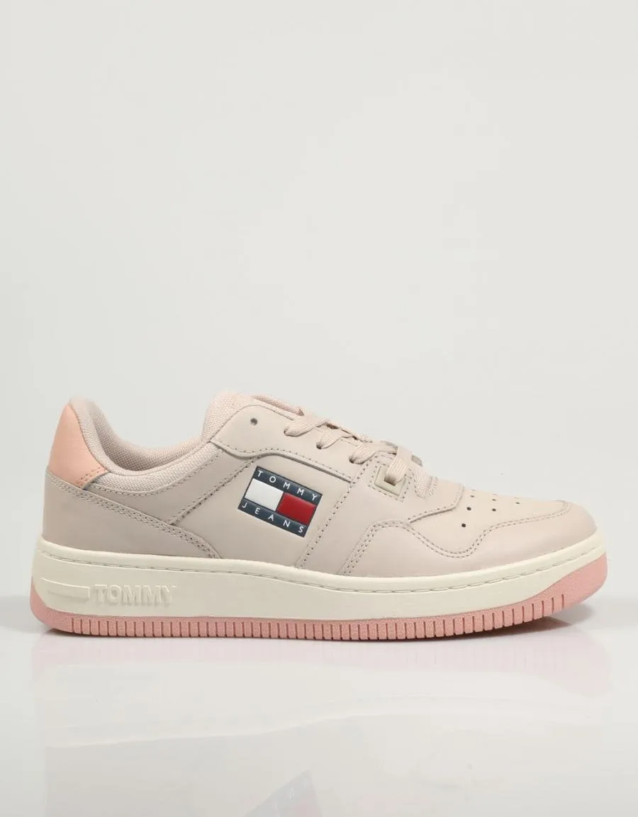  zapatillas TOMMY HILFIGER Tommy Jeans Retro Basket Wmn en Beige 79946