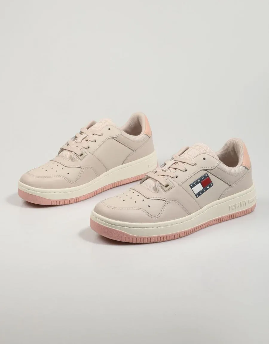  zapatillas TOMMY HILFIGER Tommy Jeans Retro Basket Wmn en Beige 79946