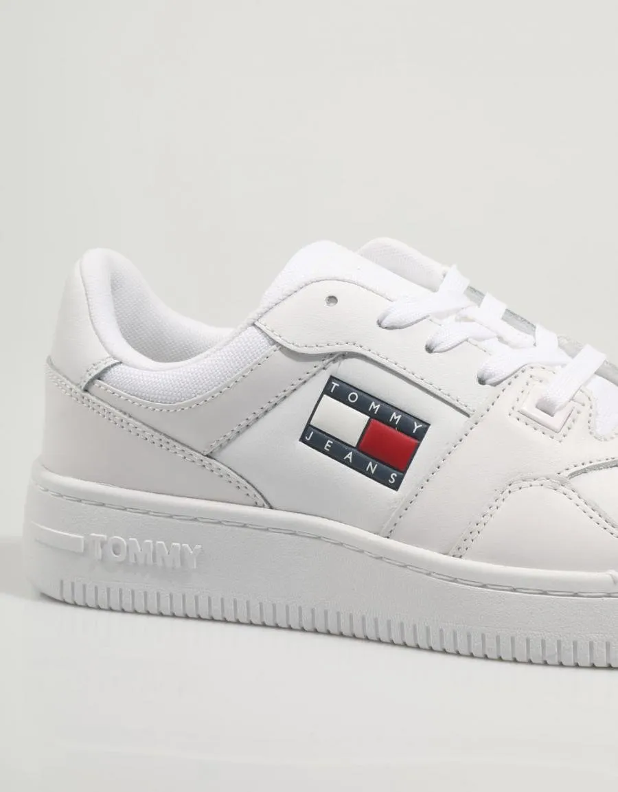  zapatillas TOMMY HILFIGER Tommy Jeans Retro Basket Wmn en Blanco 79947